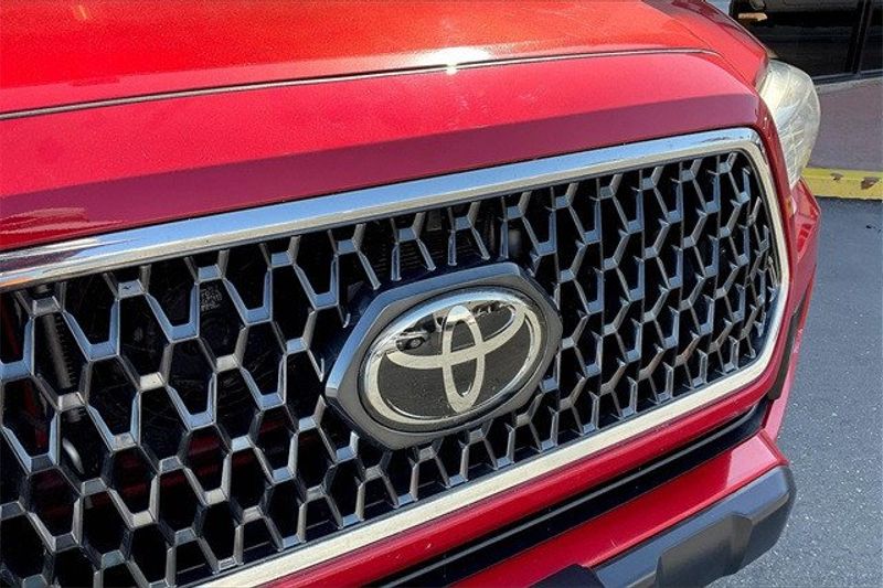 2018 Toyota Tacoma TRD Off-RoadImage 30