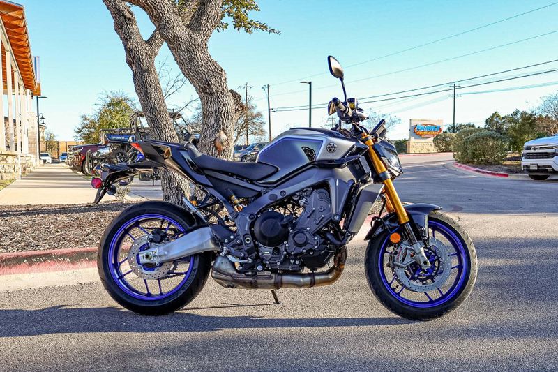 2025 Yamaha MT09 SP  LIQUID METAL AND RAVEN Image 17