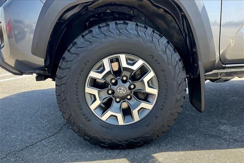 2017 Toyota Tacoma TRD Off-RoadImage 8