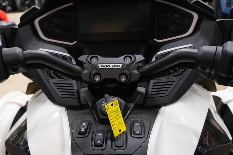 NEW 2026 CAN-AM SPYDER RT LIMITED Image 11