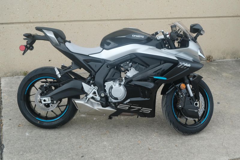 2025 CFMOTO 675 SS NEBULA BLACK Image 2