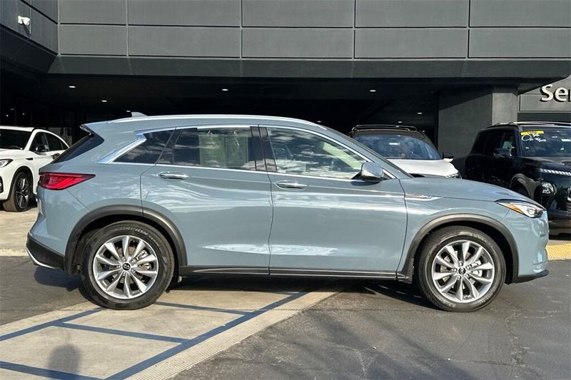 2022 Infiniti QX50 Luxe photo 3