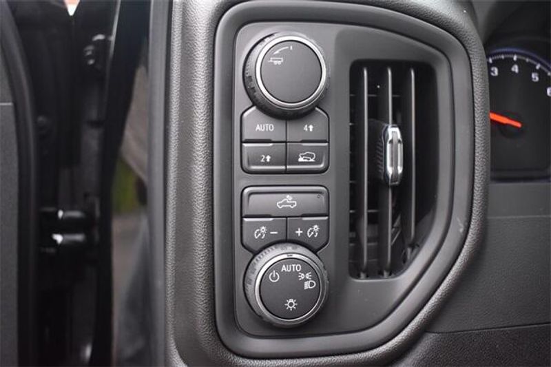 New 2025 Chevrolet Silverado 1500 CustomImage 24