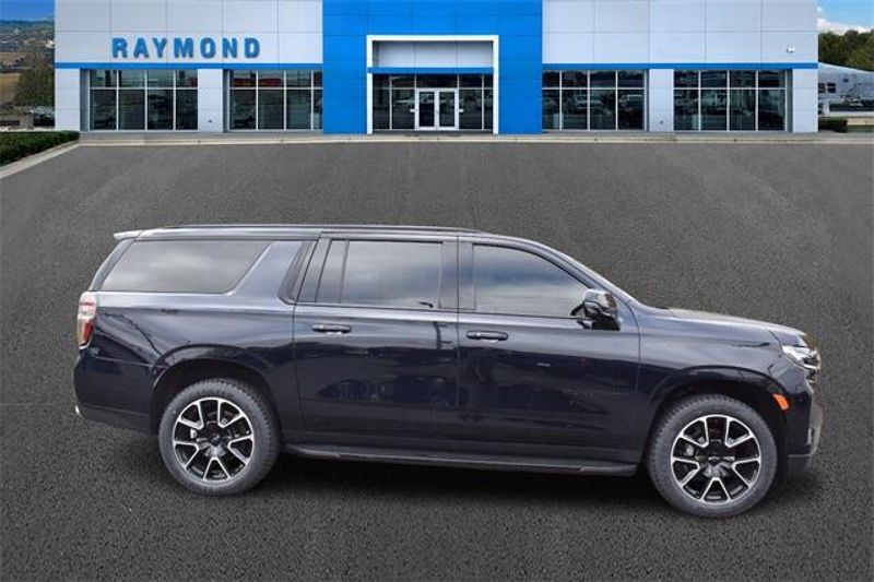 Used 2023 Chevrolet Suburban RSTImage 2