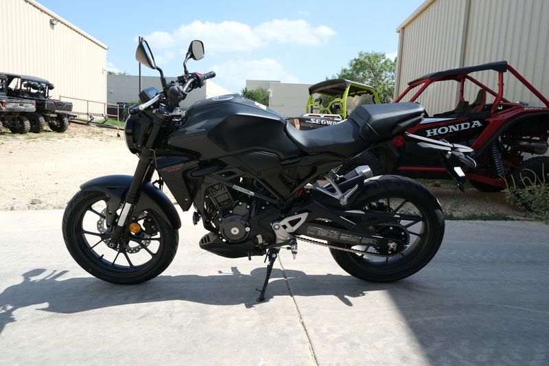 2024 Honda CB300R ABS MATTE BLACK METALLICImage 1