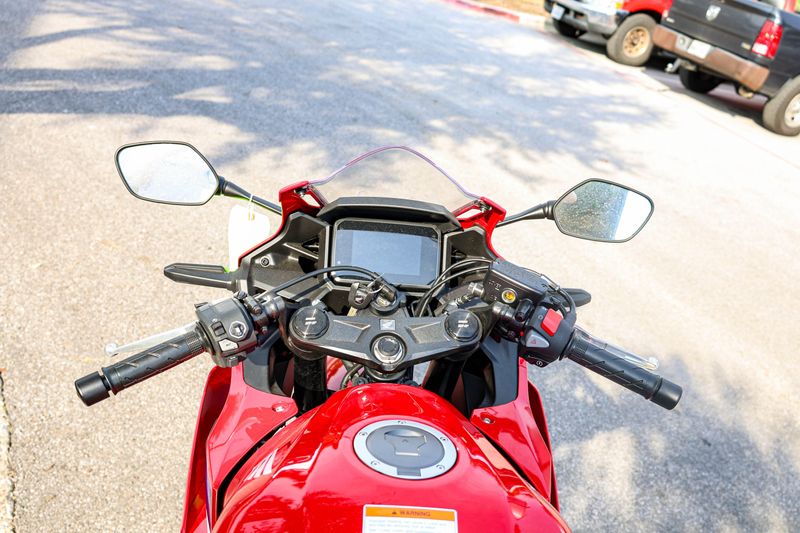 USED 2025 HONDA CBR500R Image 8