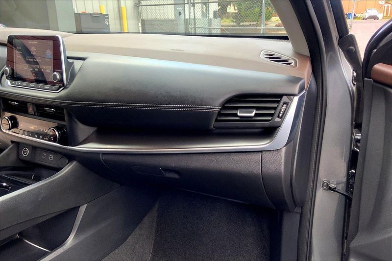 2023 Nissan Rogue SV photo 16