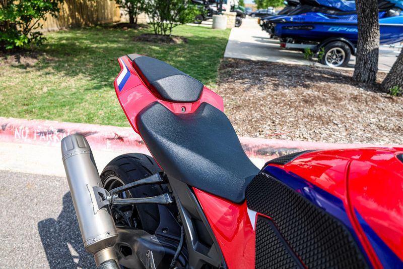 2022 Honda CBR1000RR ABS Image 15
