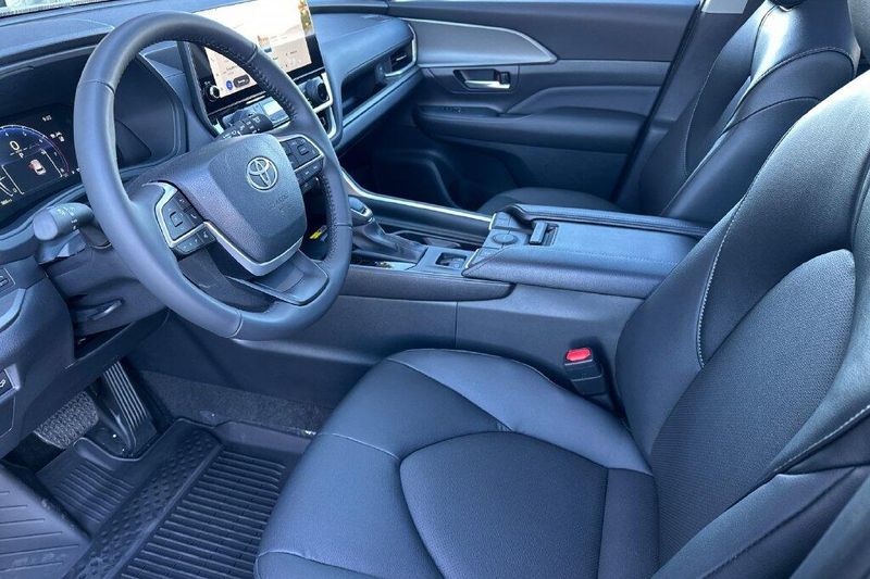 New 2026 Toyota Grand Highlander XLEImage 9