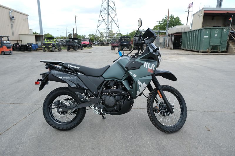 2025 Kawasaki KLR 650 METALLIC MATTE OLD SCHOOL GREENImage 1