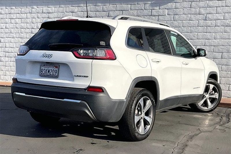 2020 Jeep Cherokee Limited in a Bright White Clear Coat exterior color and Blackinterior. Crystal Chrysler Jeep Dodge Ram (760) 507-2975 pixelmotiondemo.com 