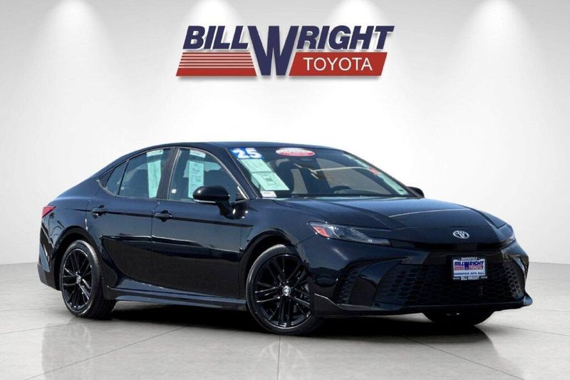 Used 2025 Toyota Camry SEImage 1