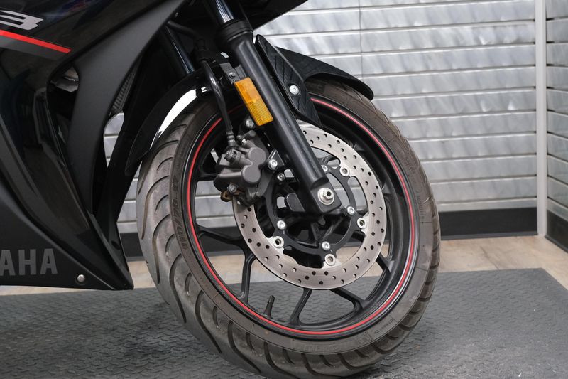 USED 2018 YAMAHA YZF-R3 Image 11