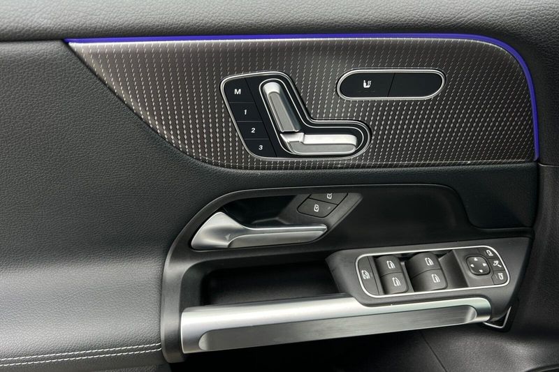 2023 Mercedes-Benz EQB 300Image 11