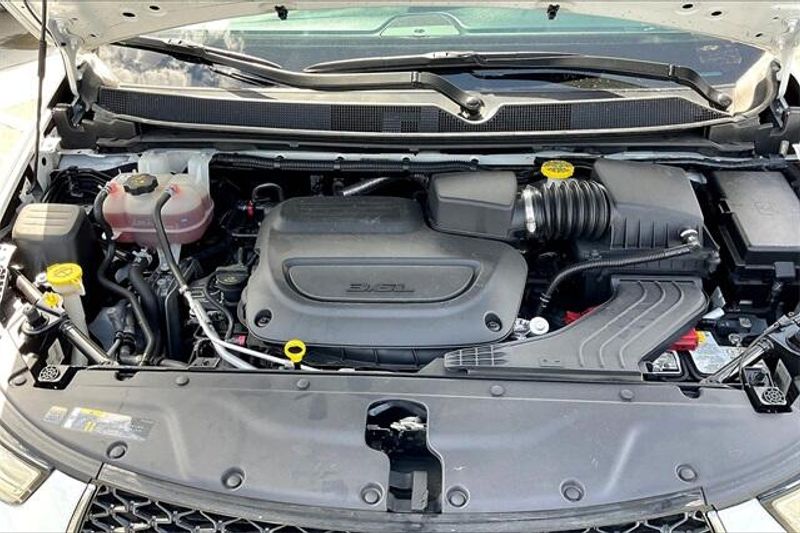 2022 Chrysler Pacifica Touring L photo 8