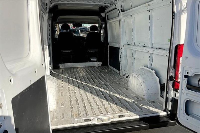 2023 RAM ProMaster 2500 High RoofImage 32