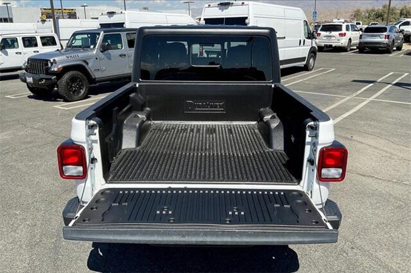2023 Jeep Gladiator Overland photo 29