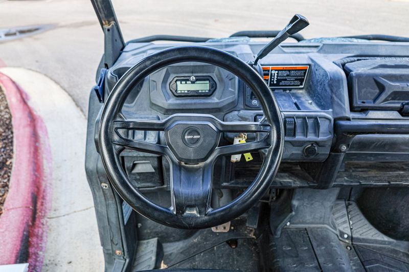 2017 Can-Am Defender MAX DPS HD8Image 6