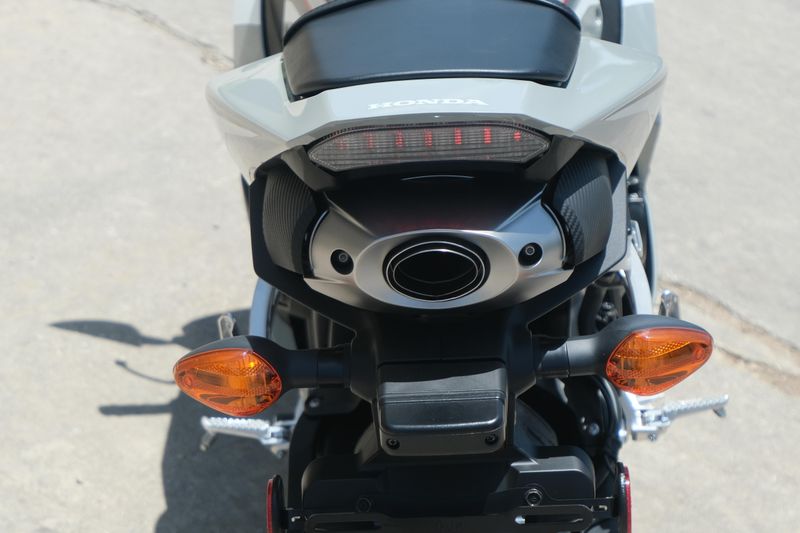 2025 Honda CBR600RR ABS DEEP PEARL GRAY Image 5
