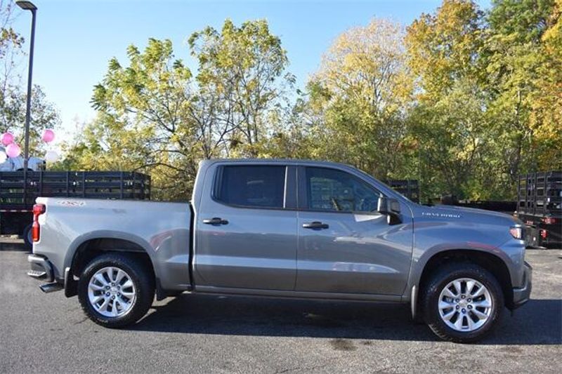 2020 Chevrolet Silverado 1500 CustomImage 2