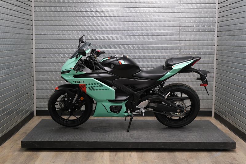 NEW 2026 YAMAHA YZFR3 ABS Image 6