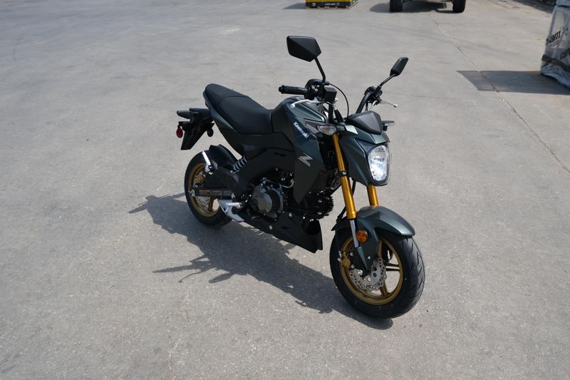 2025 Kawasaki Z125 PRO METALLIC MATTE OLD SCHOOL GREEN Image 2