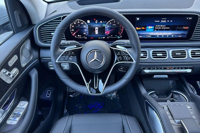 New 2026 Mercedes-Benz GLS 450Image 12