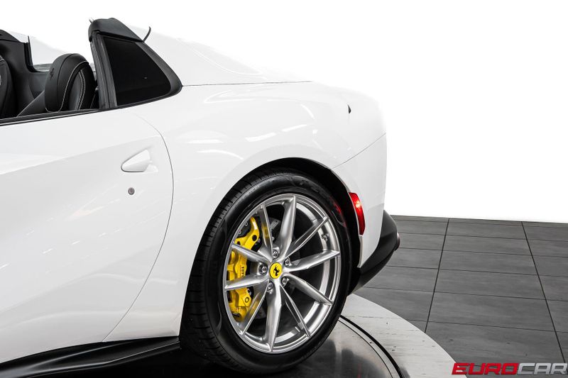 2022 Ferrari 812 GTS *CARBON STEERING WHEEL * FRONT LIFT*Image 17