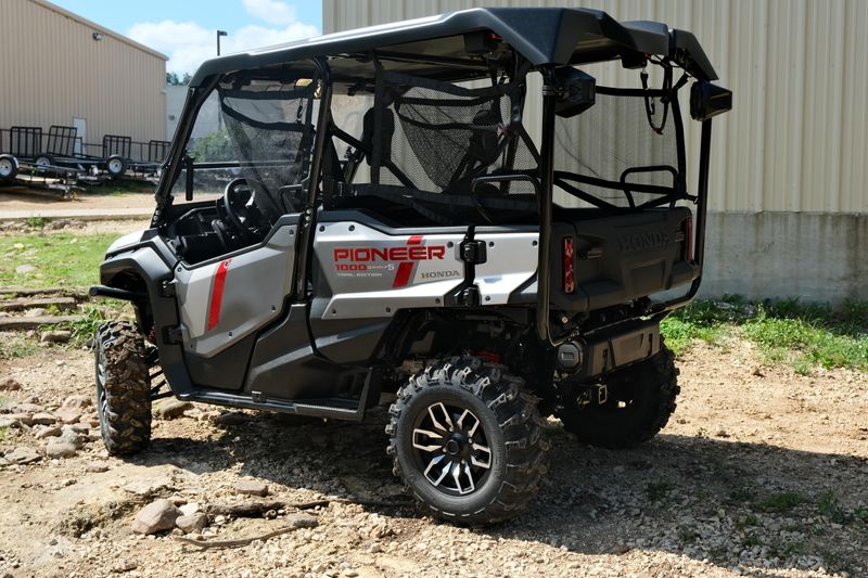 2025 Honda PIONEER 10005 TRAIL SE MATTE GRAY METALLIC Image 6