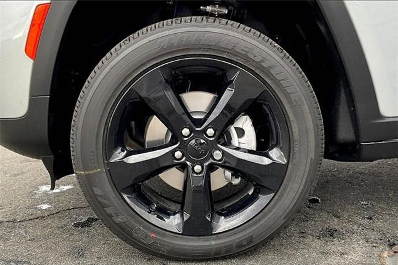 New 2025 Jeep Grand Cherokee Altitude 4x2Image 10