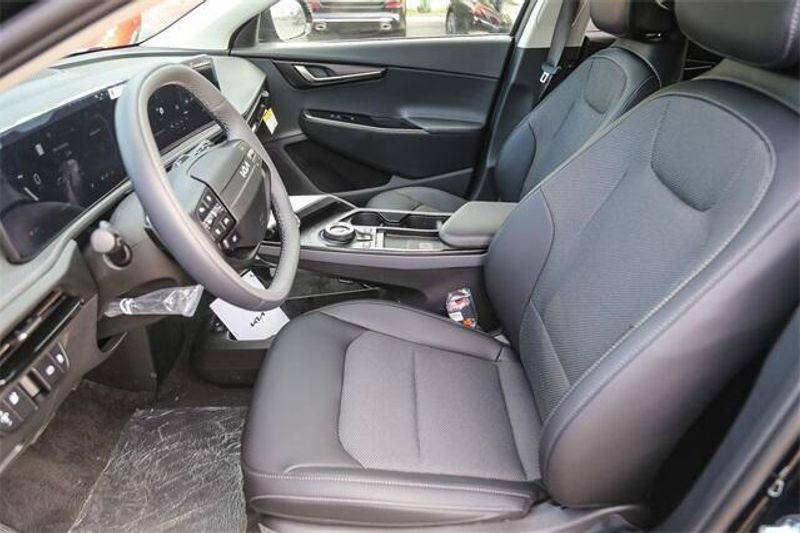 2025 Kia EV6 LightImage 10