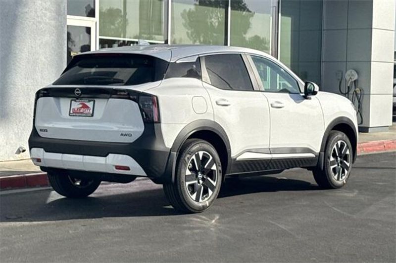 2025 Nissan Kicks SVImage 3