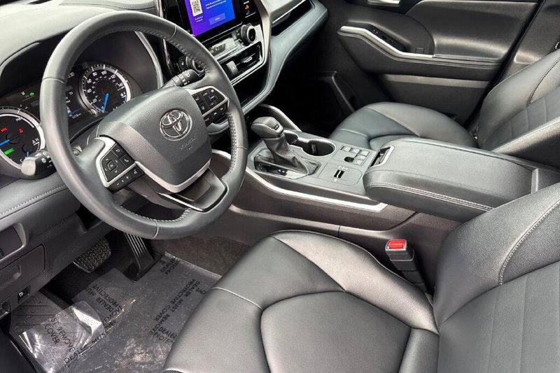 Used 2026 Toyota Highlander Hybrid XLEImage 9