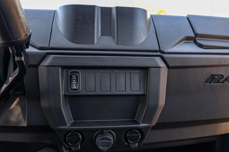 New 2026 Polaris RANGER CREW 1000 PREMIUM  MIRAGE BEIGE Image 3