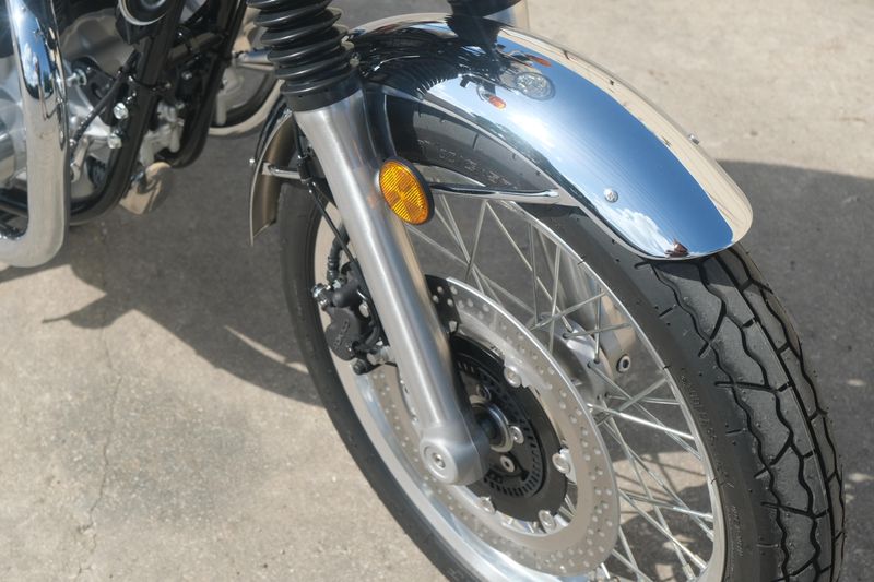 2024 Kawasaki W800 ABS METALLIC SLATE BLUE AND METALLIC DIABLO BLACK Image 16