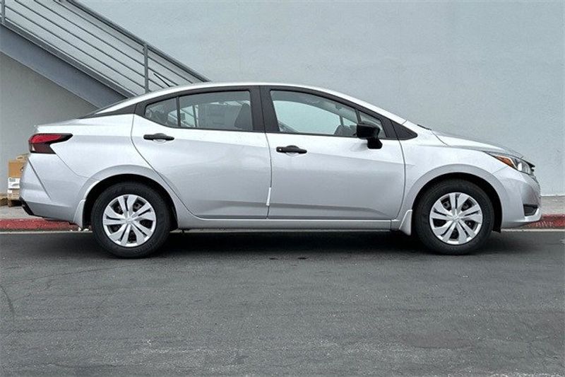 2024 Nissan Versa 1.6 SImage 2