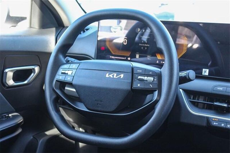 2025 Kia K4 LXImage 8