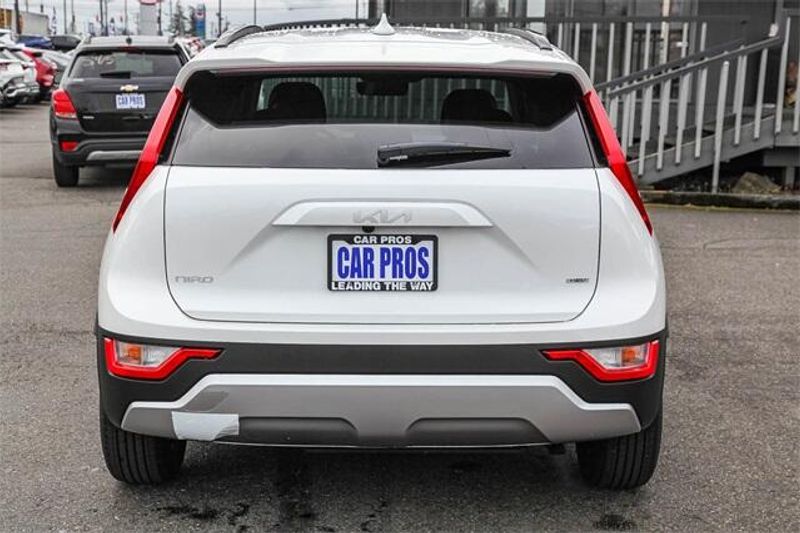 2025 Kia Niro LXImage 16