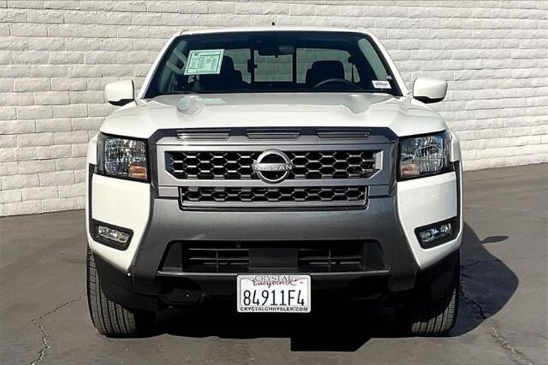 Used 2025 Nissan Frontier SVImage 2
