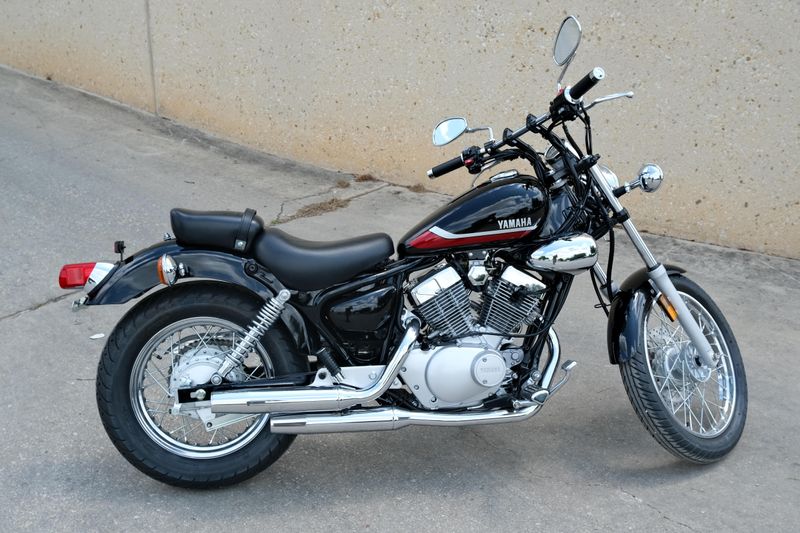 2025 Yamaha V STAR 250 RAVEN Image 3