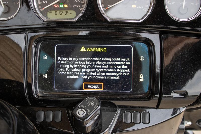 USED 2019 HARLEY STREET GLIDE SPECIAL Image 20