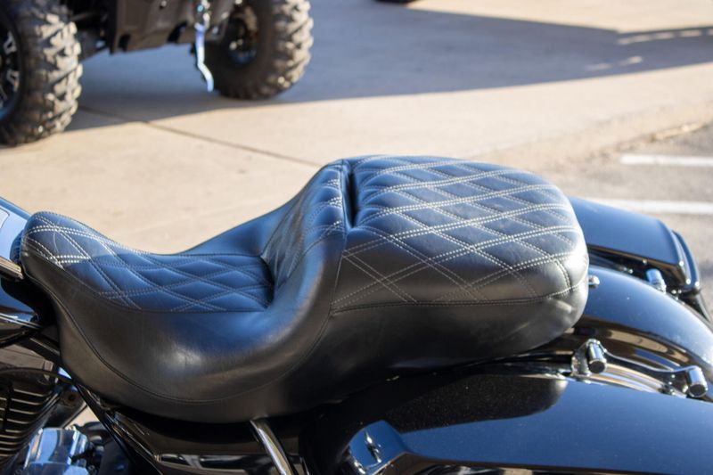 USED 2015 HARLEY ROAD KING BASE Image 13