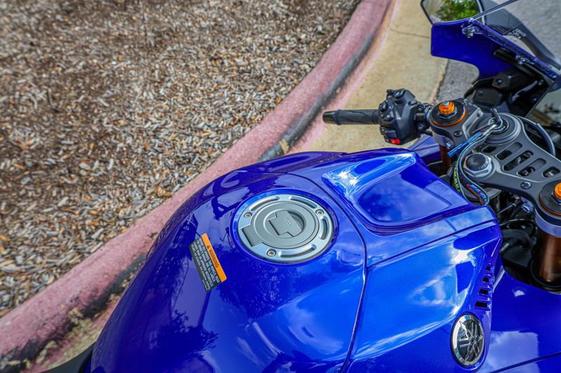 NEW 2026 YAMAHA YZFR7 Image 19