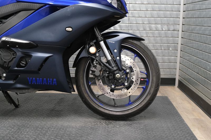 USED 2023 YAMAHA YZFR3 ABS Image 11