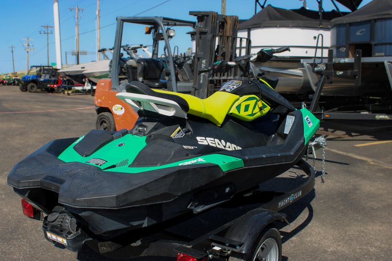 2021 SEADOO SPARK 3 UP GREEN Image 19