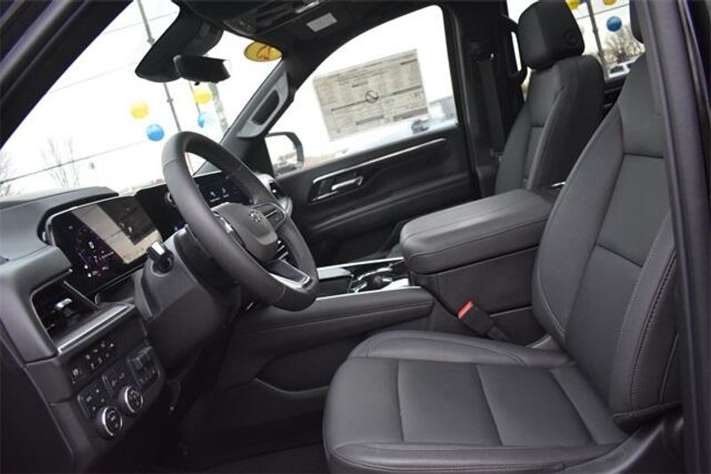 2025 Chevrolet Suburban Z71Image 28