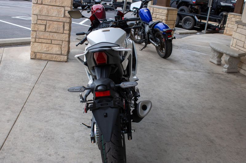 NEW 2026 YAMAHA YZFR3 ABS 70TH ANNIVERSARY EDITION Image 5