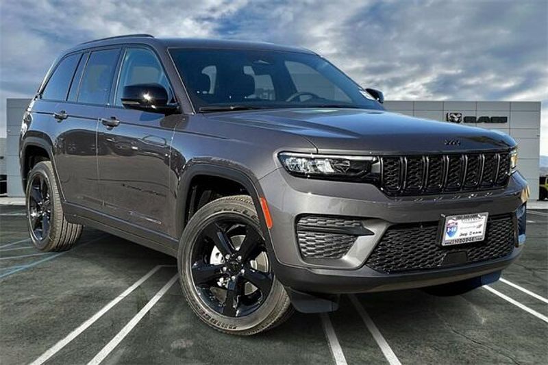 New 2025 Jeep Grand Cherokee Altitude 4x2Image 14