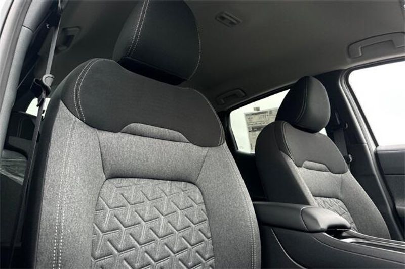 New 2025 Nissan Kicks SVImage 14