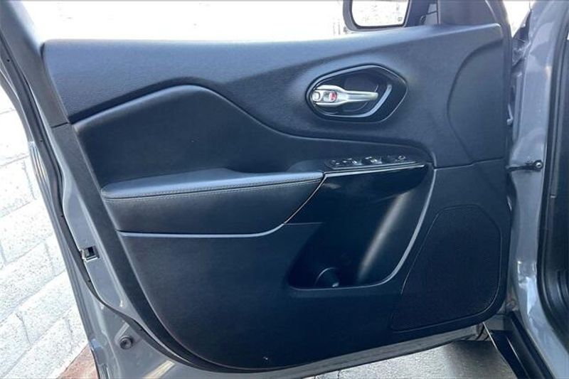 Used 2023 Jeep Cherokee AltitudeImage 22
